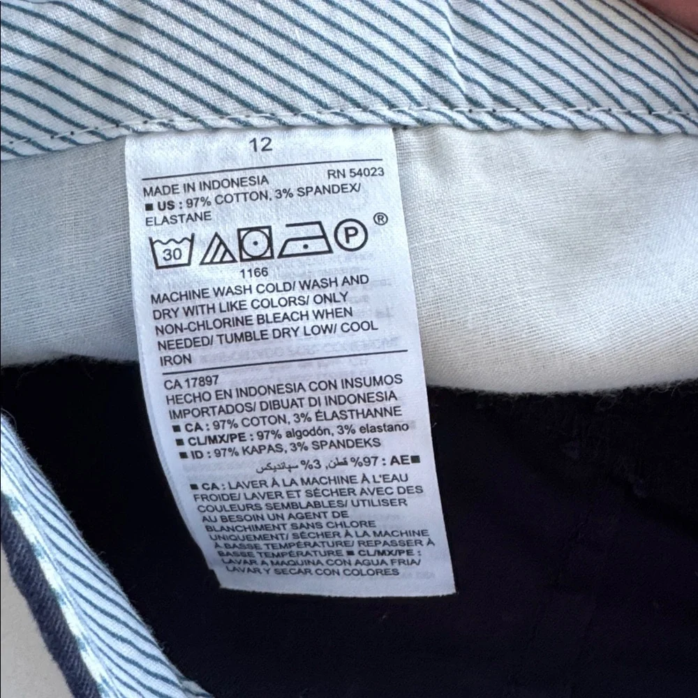 Old Navy Dark Blue Women's Bermudas Size: 12 NWOT ✨🩳